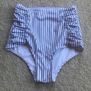 Kortni Jeane Small bottoms